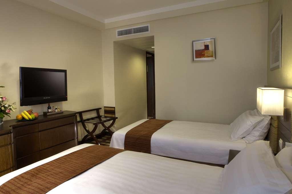 Metropark Kowloon Hotel 4*